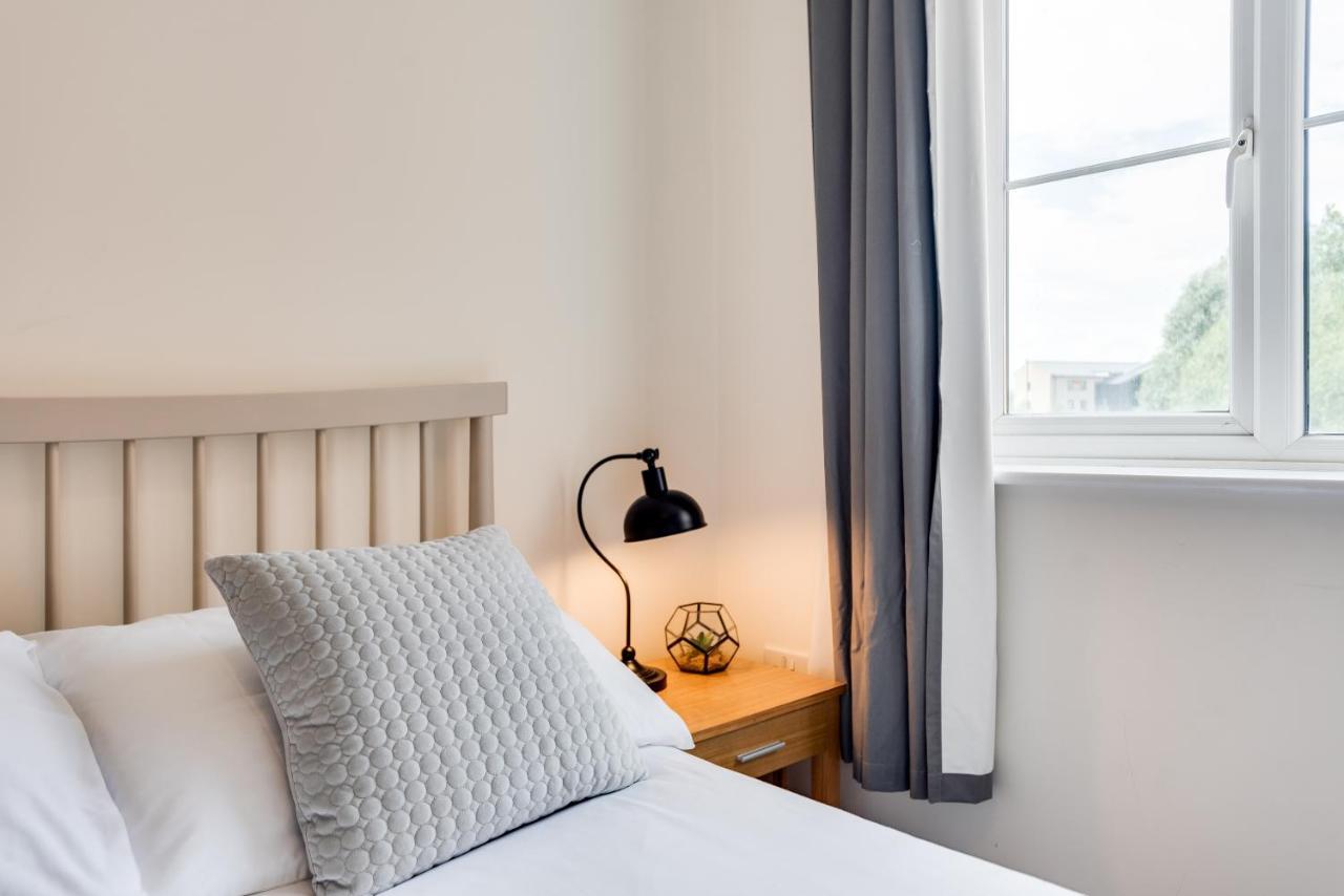 Modern 2 Bedroom Apartment In Popular Jericho !!! Oxford Exterior foto