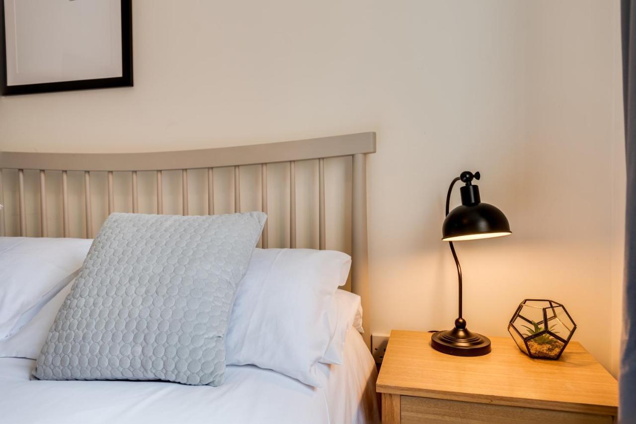 Modern 2 Bedroom Apartment In Popular Jericho !!! Oxford Exterior foto